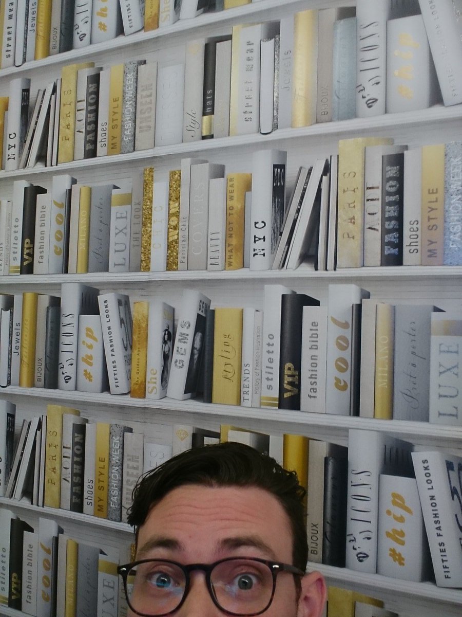 DaveMathEnglish's tweet photo. Lucky to have a library in my current English GCSE classroom... #learning #reading #English https://t.co/mOmzmZWcZt
