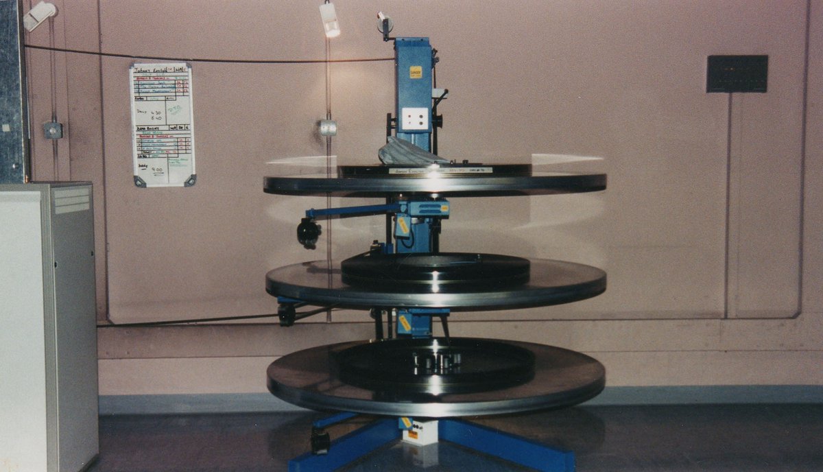ProjectionistR's tweet photo. "Dead Bodies" running &amp; "Johnny English" sitting on the top plate! UCI Coolock in 2003 🎞📽 #deadbodies #johnnyenglish #ucicoolock #Cinemeccanica #victoria5 #upinthebooth #35mm #film #projectionist #projection #projector #dublin #ireland 🎬🇮🇪 https://t.co/fLZab36kF6