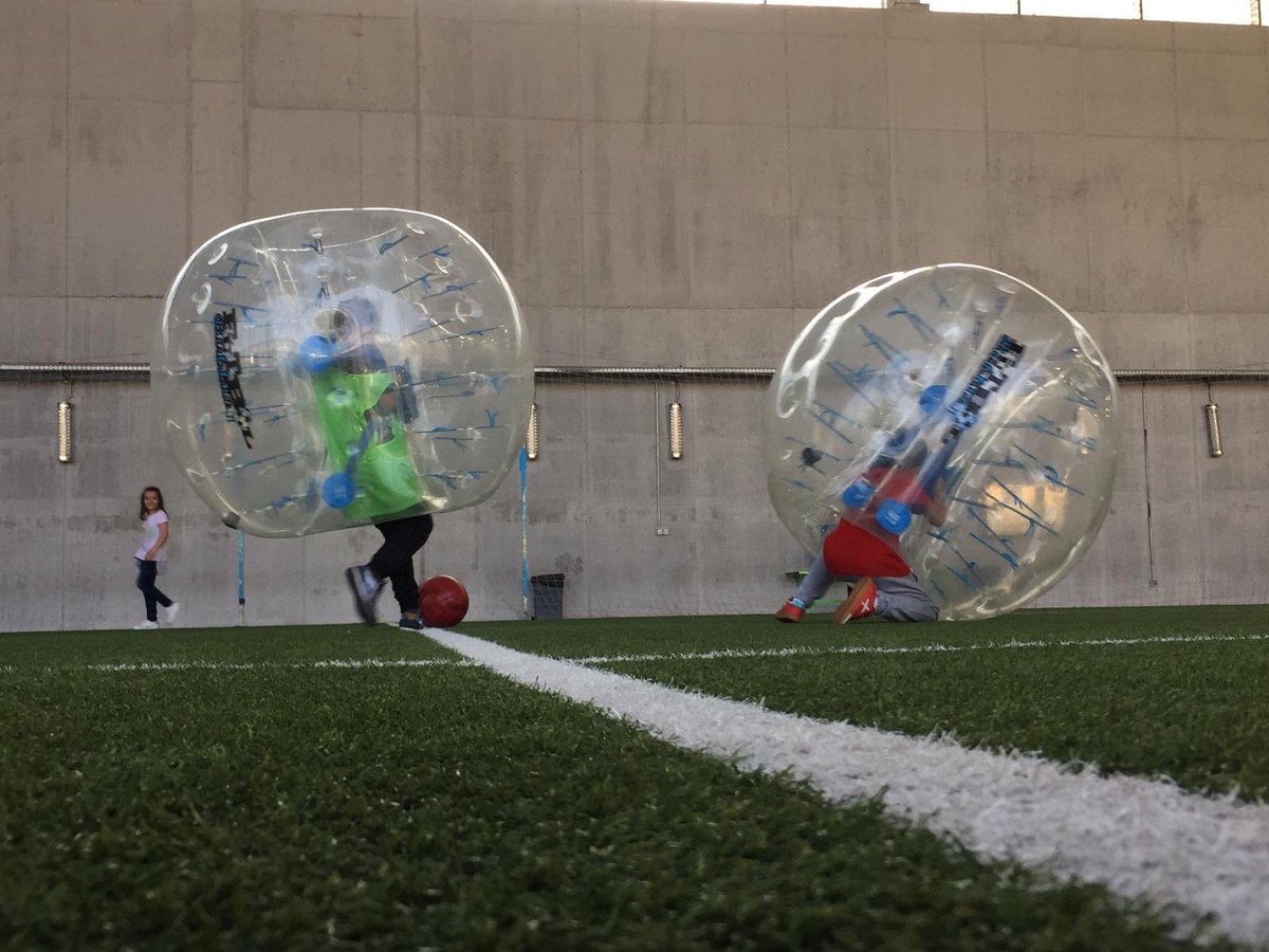 FutbolBubble's tweet photo. El fin de semana pasado lo pasamos genial llevando nuestra #bubbleexperience por todo Madrid!!! Niños y mayores lo pasaron bomba rodando, chocando, jugando y haciendo deporte y creando recuerdos inolvidables 😁. Seguimos trabajando día a día para daros el mejor servicio!! https://t.co/i8emGNB1Cx