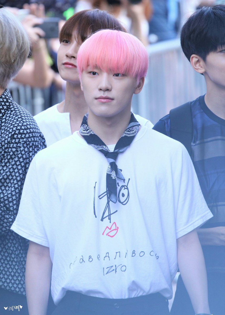 180302 | 180528 | 180720minghao also have the same shirt