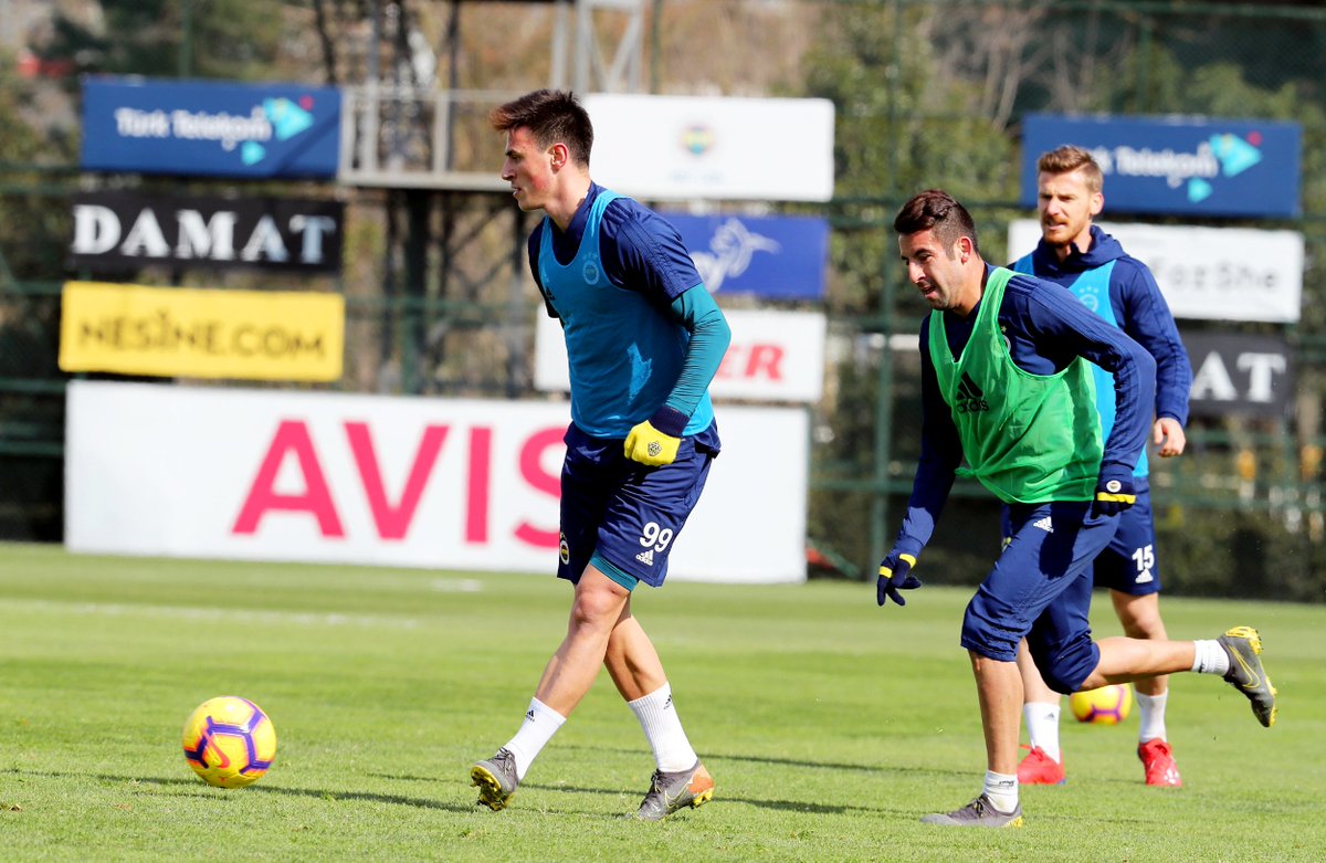Fenerbahce's tweet photo. Çaykur Rizespor maçı hazırlıklarına başladık. 💪 https://t.co/M0NDjpNLUV