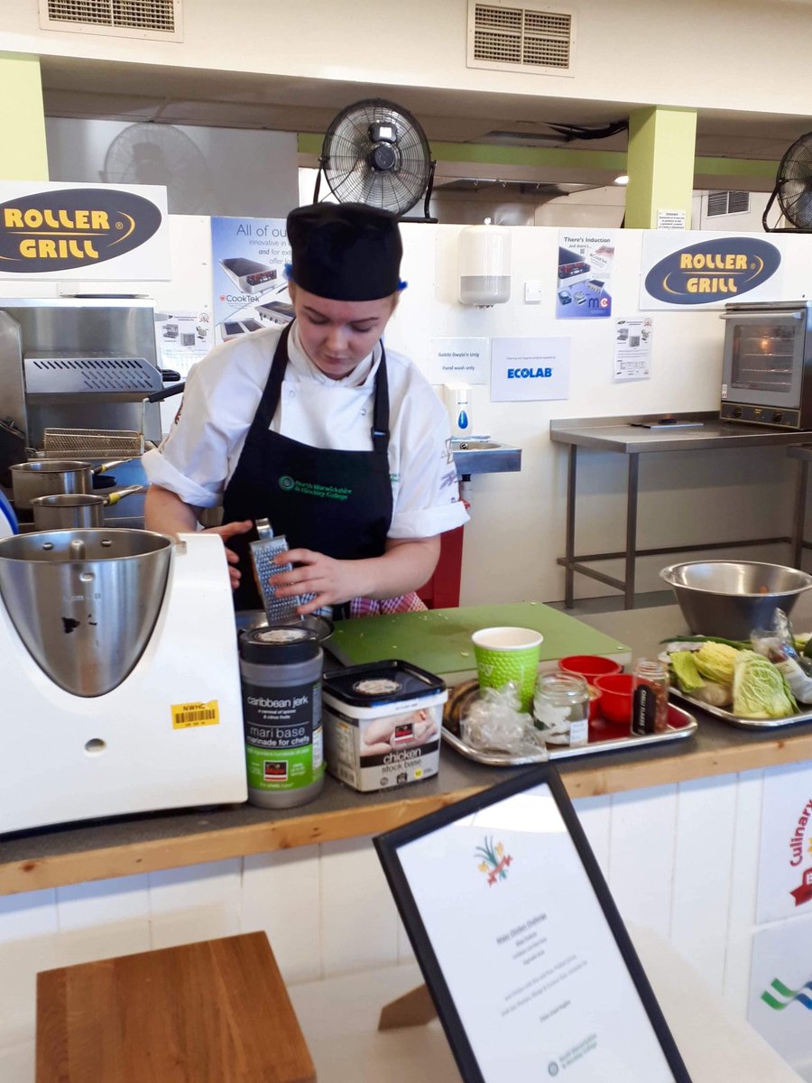 MajorInt's tweet photo. The first heat of the #MajorChickenChallenge is now underway! 50 mintues to prepare a modern chicken dish with the #MajorProducts

@MajorInt @WELSHCHEFS @CTCwbl @WACSworldchefs 

#majorecipes #heatone #goodluck https://t.co/9Hhzl0C4kh