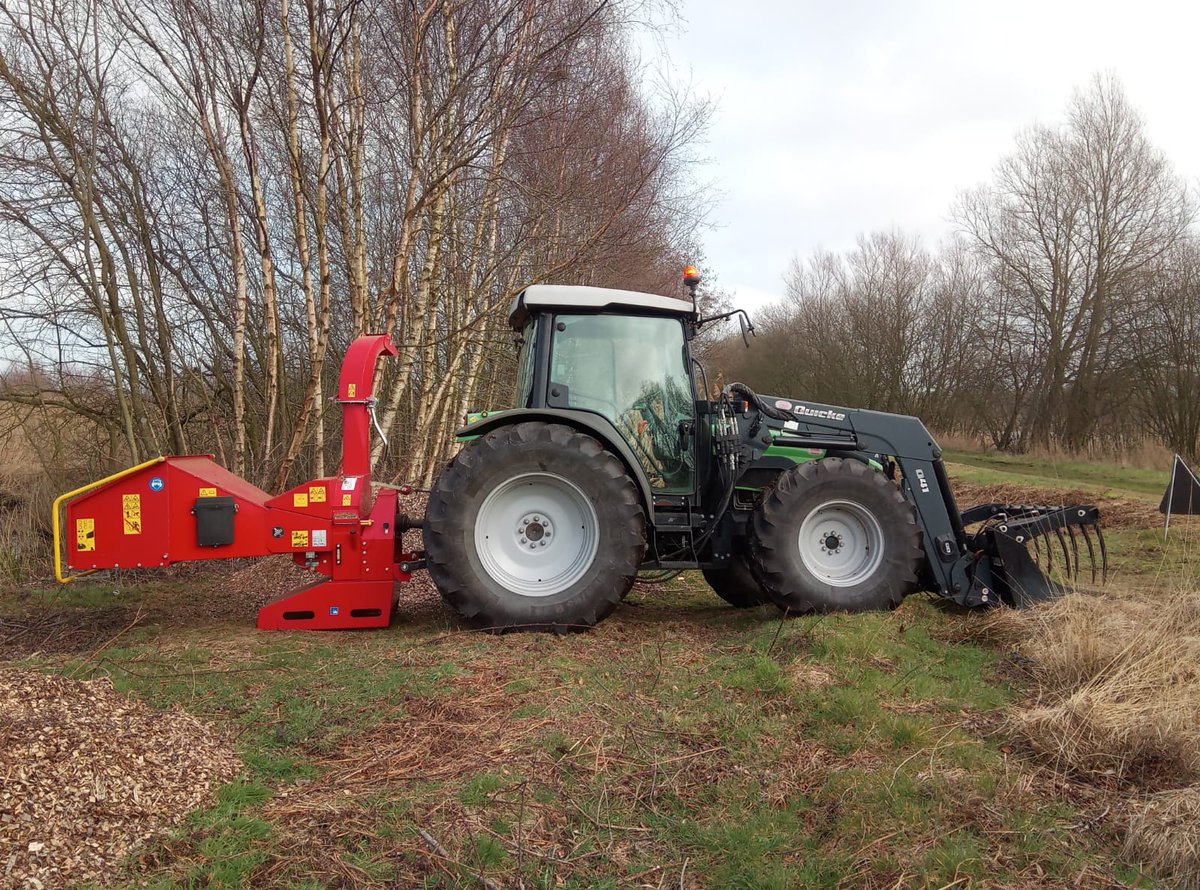 SomersetWT's tweet photo. Thanks to funding from @nationalgriduk Community Grant Programme, we bought a chipper for our Power to Grow project on @AvalonMarshes! This makes disposing of cleared scrub easier &amp; chippings can be used to cover muddy footpaths &amp; as habitat piles for grass snakes! @Grid_Media https://t.co/3nrLImOcAo