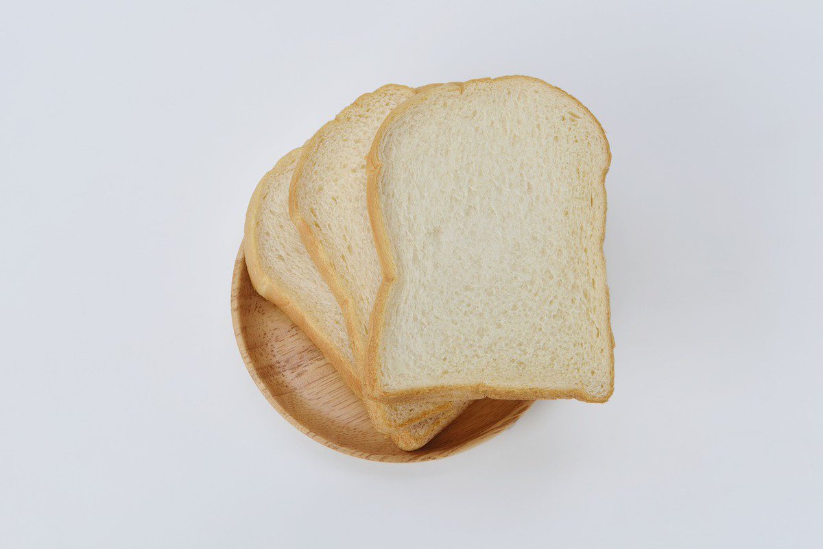 bigbasket_com's tweet photo. #DidYouKnow An average slice of packaged bread contains 1 gram of fat and only 75 to 80 calories!
Include bread in your daily breakfast for a healthy start to the day.
#bigbasketTrivia #RealBreadWeek #BreadFacts #Breads https://t.co/SBFItmPnBp