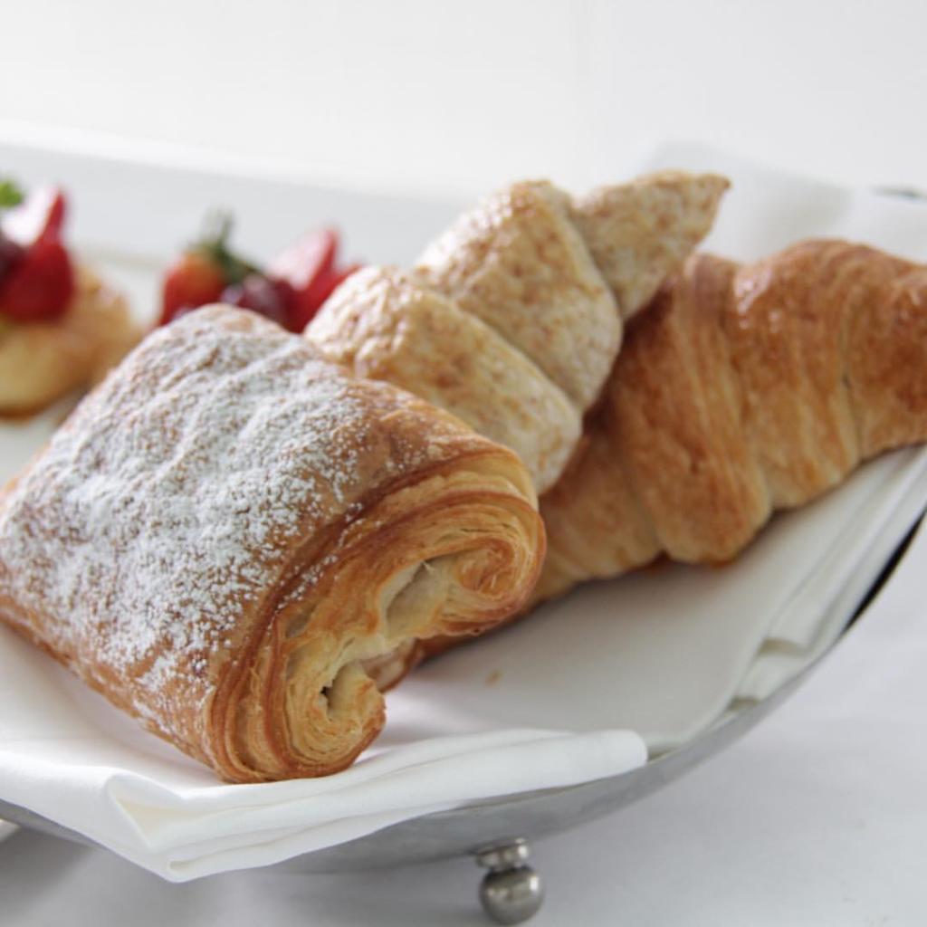 SheratonAbuja's tweet photo. Good things come in abundance!! Choose from our #Savoury or Sweetened #PastryDelights at the #PastryCorner
#SheratonAbuja #Hotel #PastryCorner #LobbyBar #MeatPie #Croissant #Danish #PastryKitchen #Food #Foodie #FoodBlogger #FoodNetwork #MarriottIntlMEA #Cake https://t.co/yvKz0M9nEO