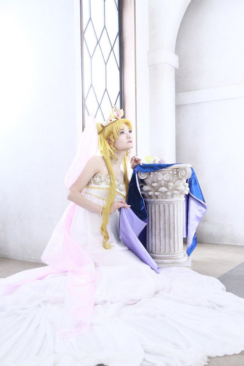 うさこ Sur Twitter 当時アニメのプリンス デマンド命日企画3 コスプレ編 30世紀の戦いが終わり ブラックムーンの人々を地球に移住させ ムーンであった時代の彼との約束をようやく叶えたネオクイーンセレニティが ほんの一時でも彼の死を悼んでくれればデマンドも