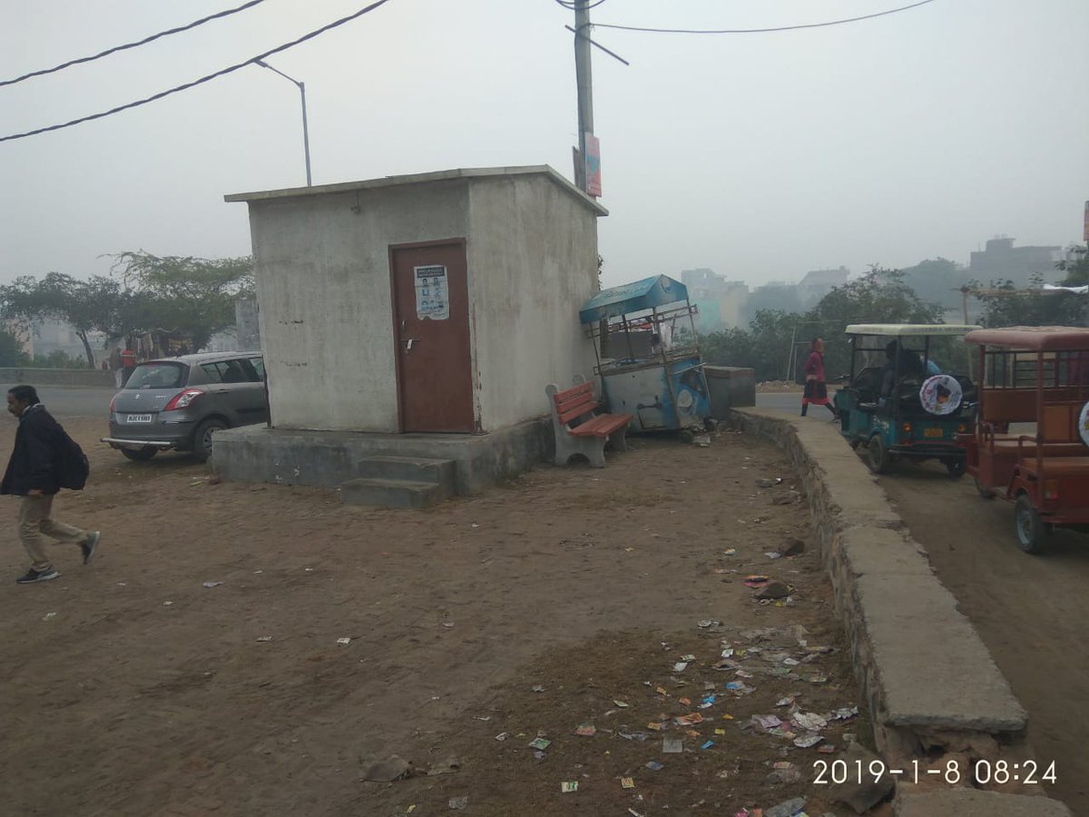 sonvirpalKNPSS's tweet photo. वर्ल्ड क्लास चौहान पट्टी बस टर्मिनल में आपका स्वागत है कुछ मुख्य विशेषताऐ

#टूटीबेंच
टूटी छत, टपकता पानी
धूप ठंड से भी परेशानी
#कूड़े के ढेर
#NoSignBoard 
@pwddelhi @ArvindKejriwal @LtGovDelhi @TransportDelhi @dtchq_delhi @sandhyatimes4u @SatyendarJain https://t.co/We1hZAqLd0