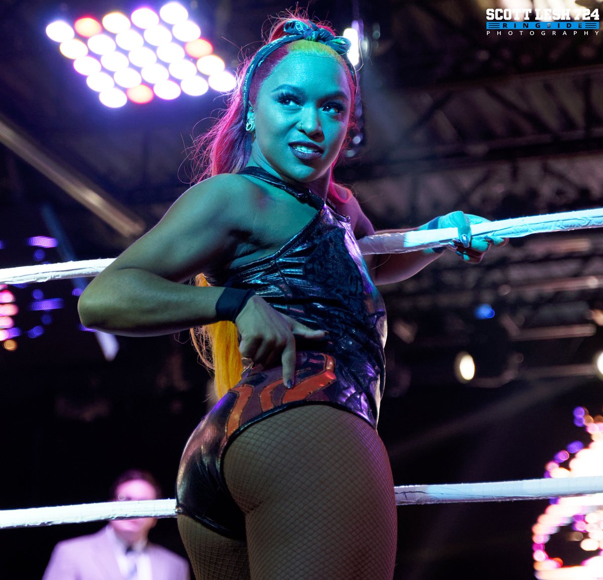 ScottLesh724's tweet photo. @HoganKnowsBest3 @WWNSHINE #SHINE56 https://t.co/zQQW3DABCb