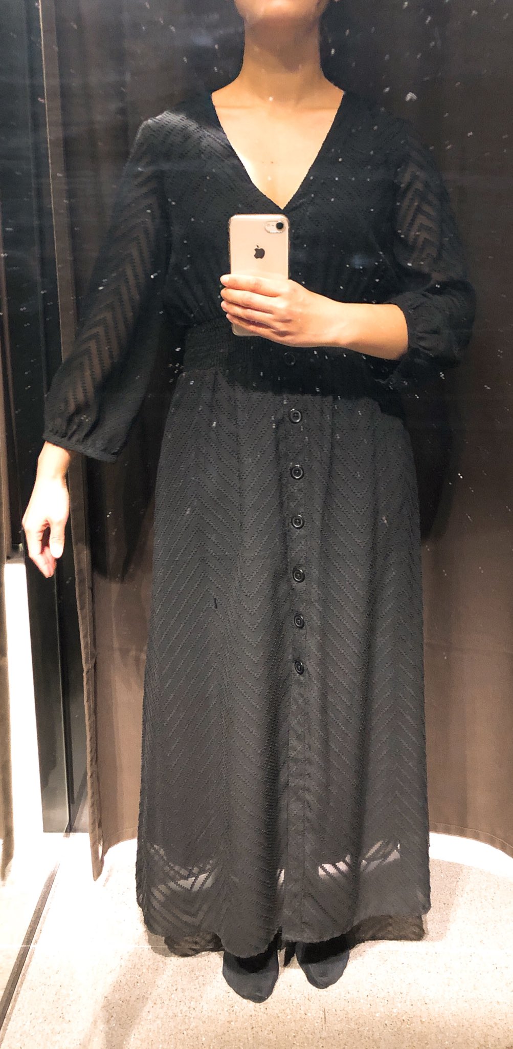 ট ইট র Halco 骨格ストレートさんに評判のzaraのワンピース 2着着てみた 黒の方はシフォン素材なのに妊婦さんにならなくてスッキリするし タイトワンピに関しては評判通りめちゃくちゃ綺麗 ただし皆さん言ってるように着て行く場所 153cmなのでどうしても丈