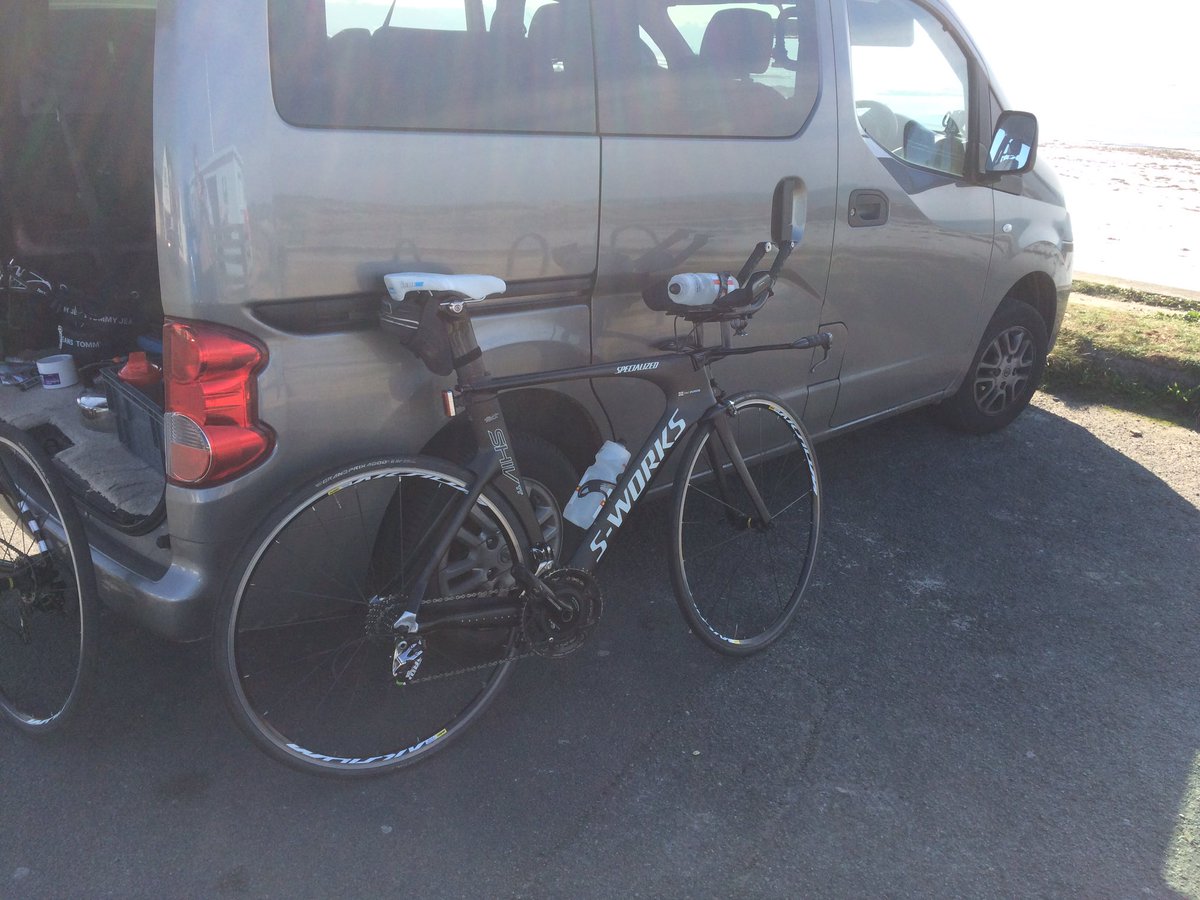jacko2166's tweet photo. Support team @karina5471 out making tea and porridge for me in the sunshine at the weekend. Couldn't do it without her help and support ❤️@PymmGareth @TeamBottrill @Cyclon_UK @endura @VanguardEngines @HSSHire #bikedreams @IanBrownCycles https://t.co/E2EbshF4az