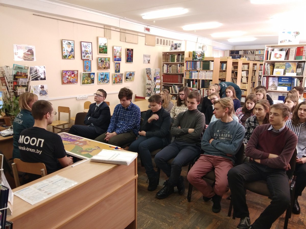BRSM_Central's tweet photo. В УО «МГГКИ» состоялась республиканская акция «Выход есть!». В рамках акции сотрудники РОЧС Центрального района г. Минска совместно с бойцами МООП Центрального РК ОО "БРСМ" г. Минска об основах безопасности жизнедеятельности. 
#BRSM_Central_Region #ЦентральныйБРСМ #МООП #РОЧС https://t.co/973Iy6eVaj
