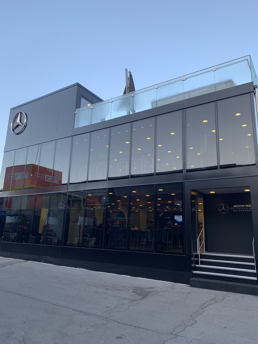 T_M44LH's tweet image. Here we are !!!! Waiting for our champ’ @LewisHamilton and W10 !!! Have a great day guys !!!!! @MercedesAMGF1 !!!! #F1 #testdays