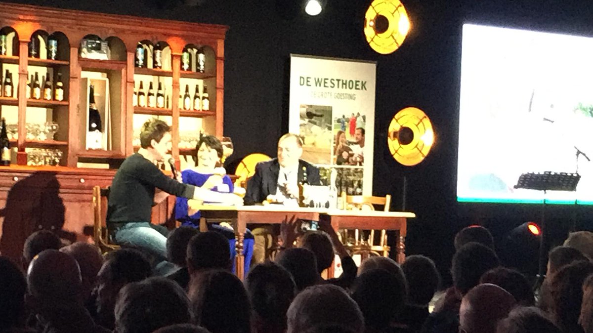Westtoer's tweet photo. 400 (!) enthousiaste toeristische ondernemers uit de #Westhoek kwamen gisteren in #barbernard bijeen voor het startschot van het toeristisch jaar! @toerismewesthoe stelde er het thema 'Van Bergen tot de zee' voor.
Nieuwigheden en tips op https://t.co/AdT6cA7NTu! https://t.co/w1GlHcO6Yy