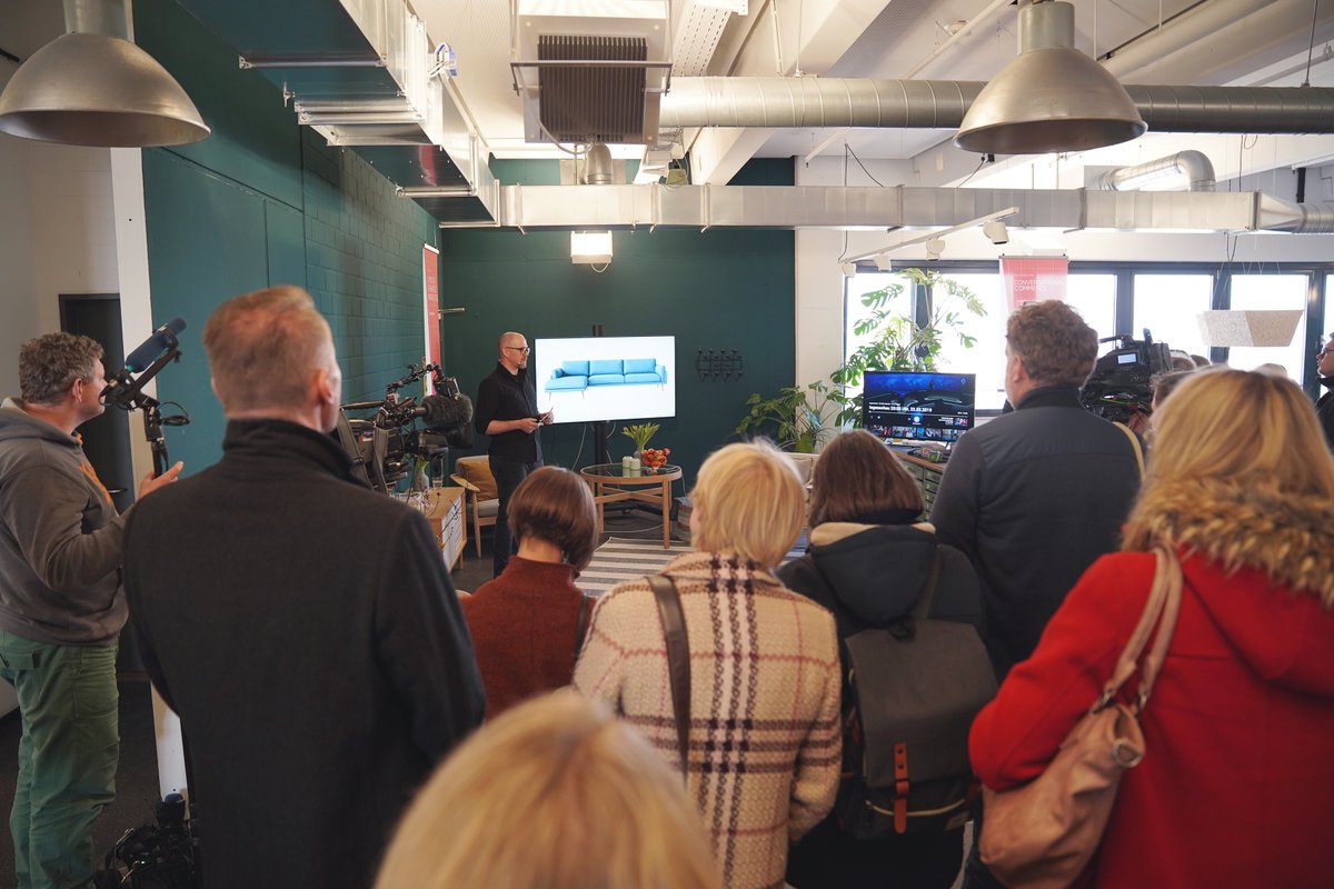 otto_de's tweet photo. Was für ein cooler Tag gestern! Das war unsere #facts2go-Pressekonferenz – interaktiver Campusrundgang statt eintönigem Zahlenvortrag. Mit Stationen zu #ConversationalCommerce, #IoT, #CGI und einem Zwischenstopp in unserer neuen, noch nicht fertig gebauten Firmenzentrale. ^Nele https://t.co/iujIdMu8QA
