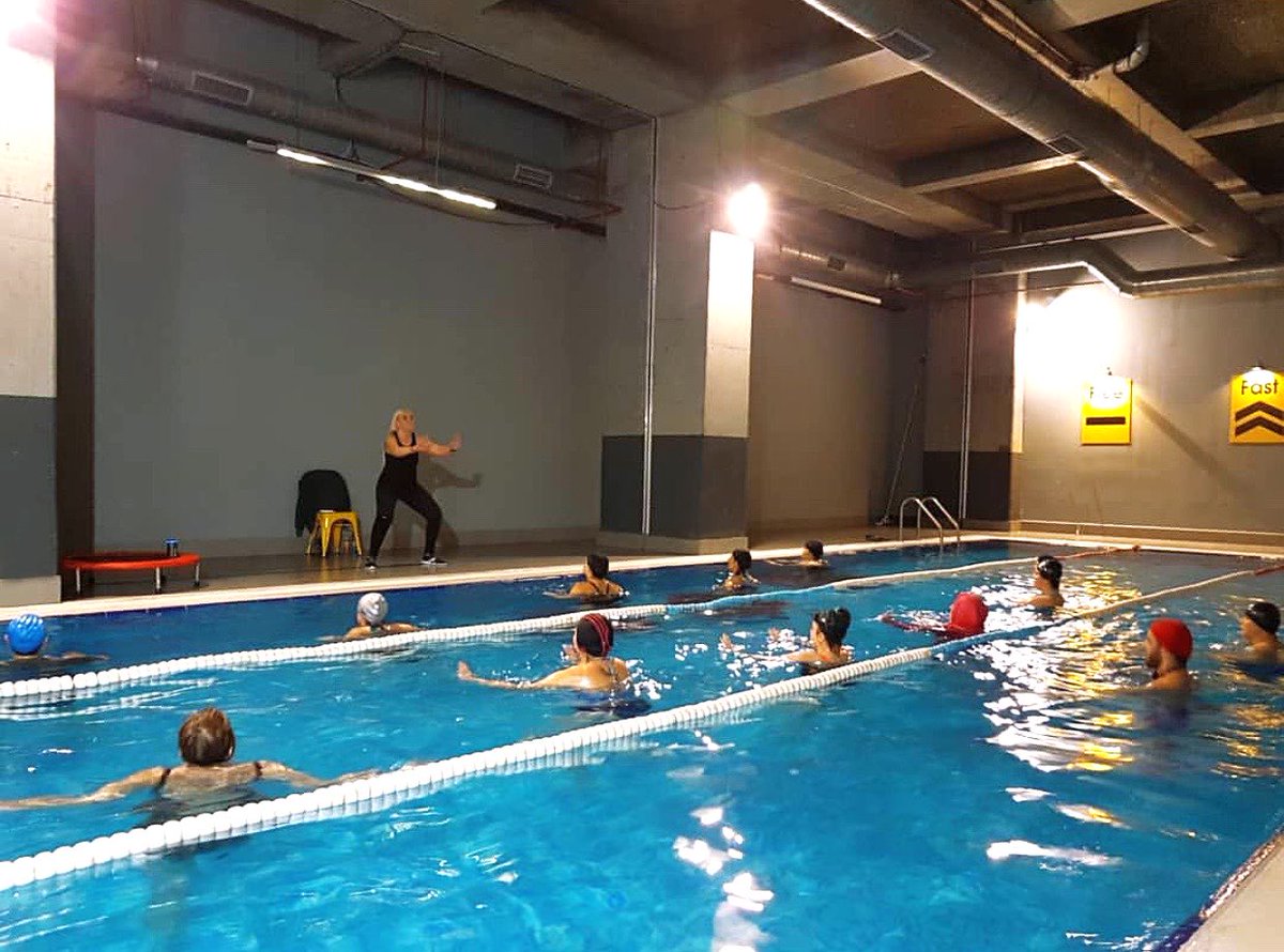 Spor, sağlıklı bir bedenin yanında, sağlıklı bir zihin ve pozitif düşünme motivasyonu sağlar. Hiç bir zaman geç değil. Bugün başla! 👍🏼⚡️ #gymstop #hareketet