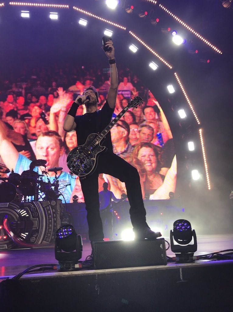 NBFansGermany's tweet photo. Photo of Chad by @Murphytracy14 taken at the show in St. Louis (USA) on July 25, 2017 on the North American leg of the #FeedTheMachineTour.
#Nickelback #NB2017 #ILoveNickelback https://t.co/vn6c2C7yV9