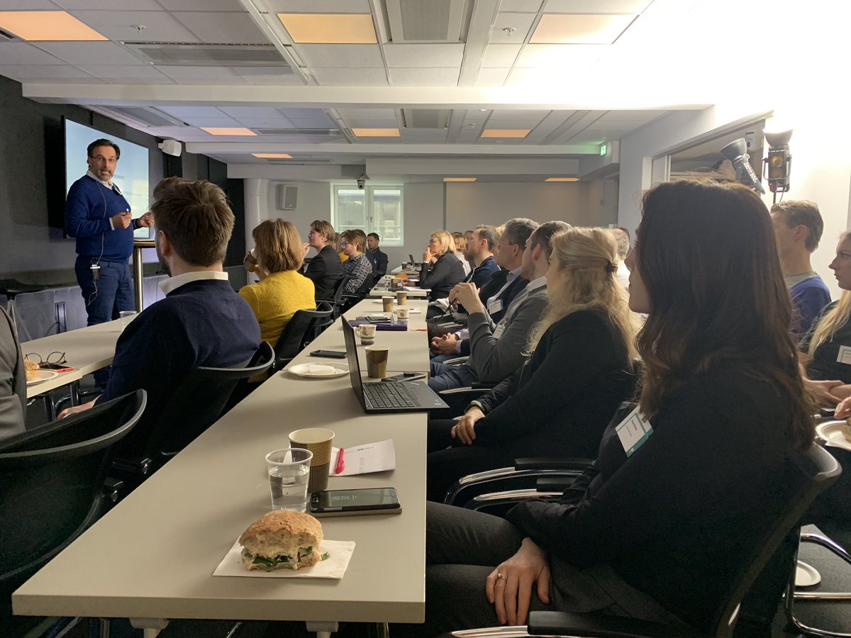 DigitalNorway's tweet photo. «Om data er den nye oljen, må vi huske på at det er en lang vei fra råoljen til bensintanken.» Eirik Andreassen starter vårt frokostseminar om #digitalmodenhet med kloke ord. CC: @Tekna @DNB_Bank https://t.co/YHsanwr7NC