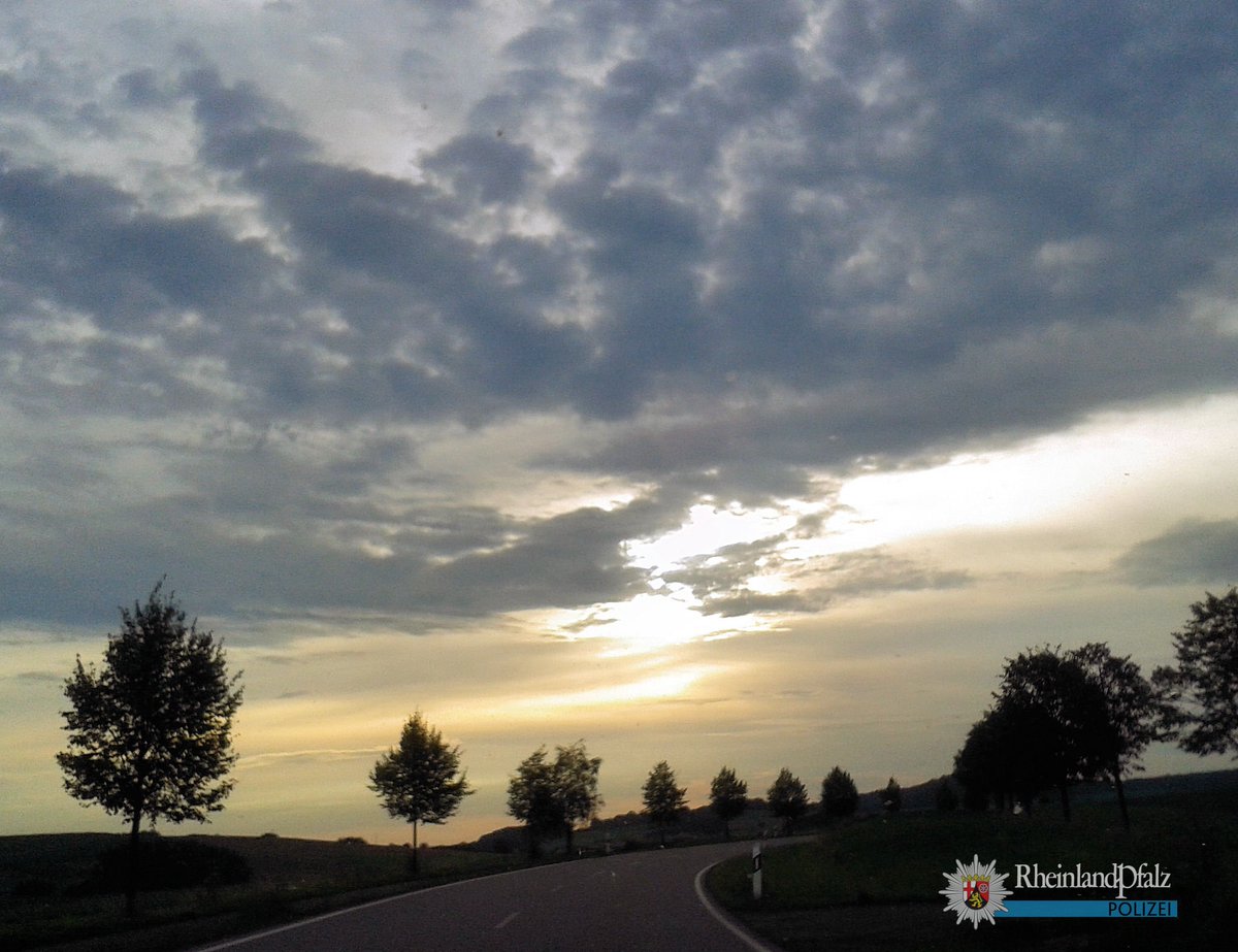 Polizei_KL's tweet image. Guten Morgen #Westpfalz! ☀️☕️ Damit´s heute ein sonniger Tag wird: Achtet auf eure Geschwindigkeit! 👆🏽🚗💨 Unser #Blitzer steht heute in #Sembach... und anderswo! 😉