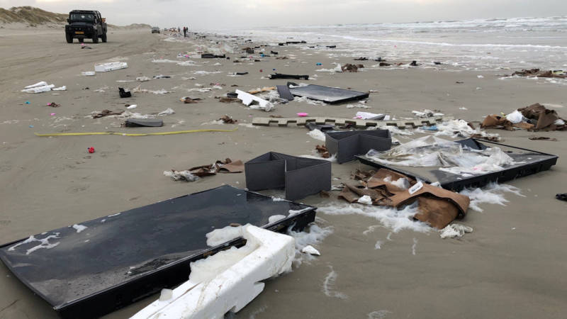<a href="/GreenpeaceNL/">Greenpeace Nederland</a> Het klimaat is één grote LEUGEN geworden,het beste verdien model voor de groene bende is het milieu
Er is geen bedrijf ter wereld die zulke mooie financiële winstcijfers kan overdragen dan de milieubeweging
Greenpeace strijkt jaarlijks+300€ miljoen op,maar laat de wadden stikken
