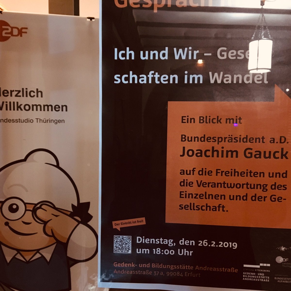 ZDFerfurt's tweet photo. Heute ist Joachim Gauck zu Gast in der Erfurter Gedenkstätte Andreasstraße. Ein Abend mit @Andreas_Postel in unserer Reihe #GesprächimKubus, @gegenvergessen  #FrieRev89 #Mauerfall89 #Herbst89 https://t.co/2O7CJYFF1D