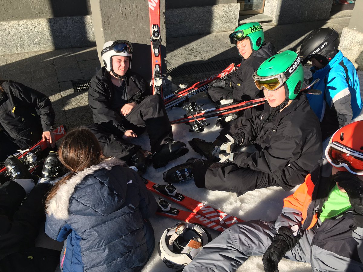 pe_TGS's tweet photo. Day 2 about to start - another sunny day with amazing conditions! #wanttobuildasnowman https://t.co/JI4td29aPS