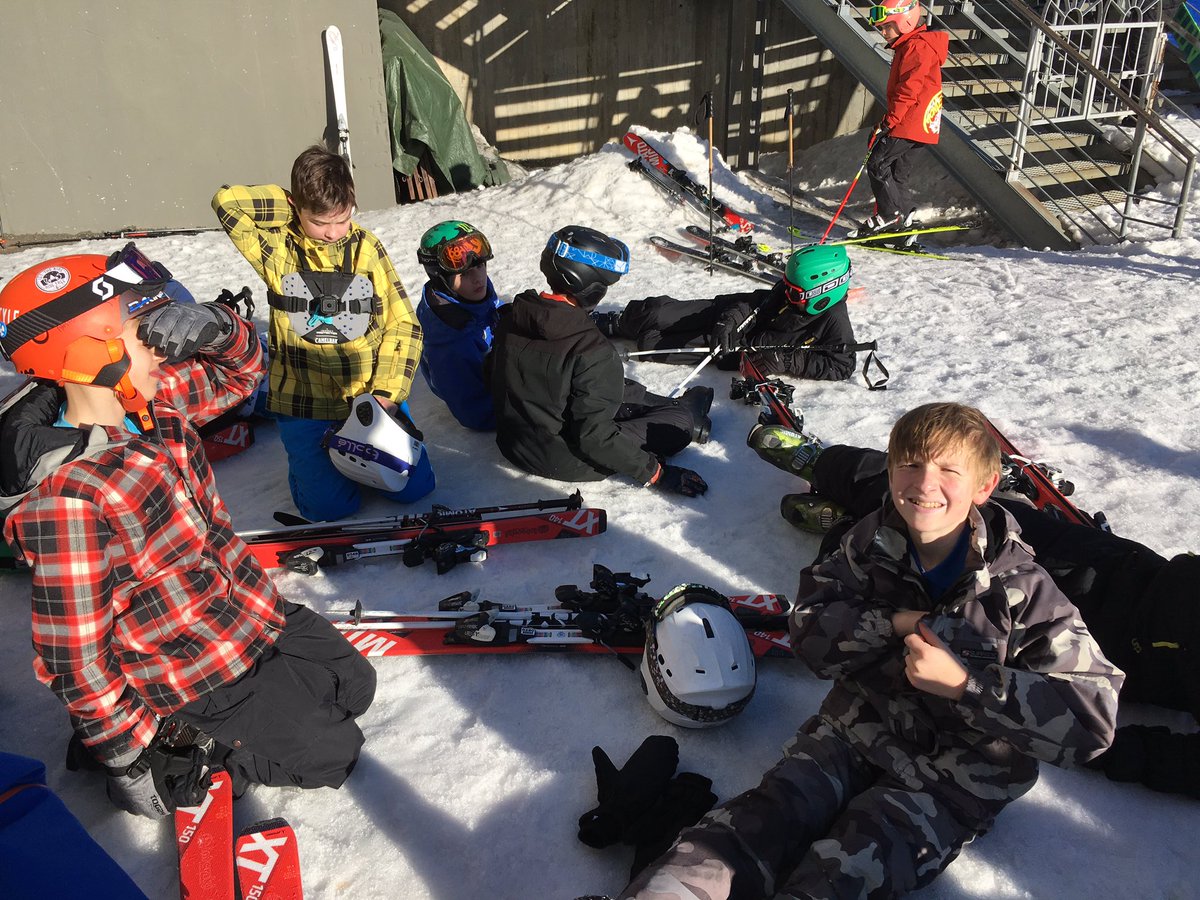 pe_TGS's tweet photo. Day 2 about to start - another sunny day with amazing conditions! #wanttobuildasnowman https://t.co/JI4td29aPS