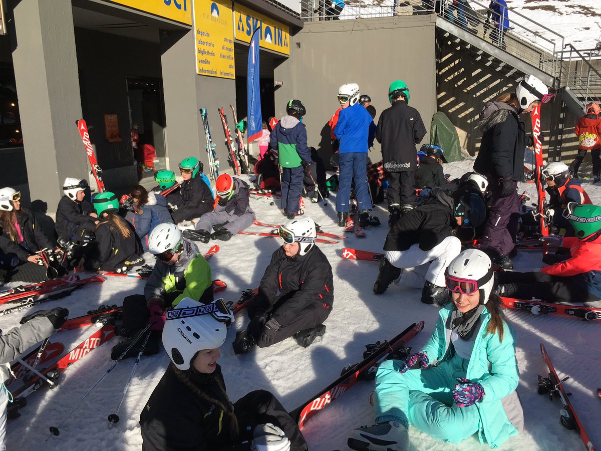 pe_TGS's tweet photo. Day 2 about to start - another sunny day with amazing conditions! #wanttobuildasnowman https://t.co/JI4td29aPS