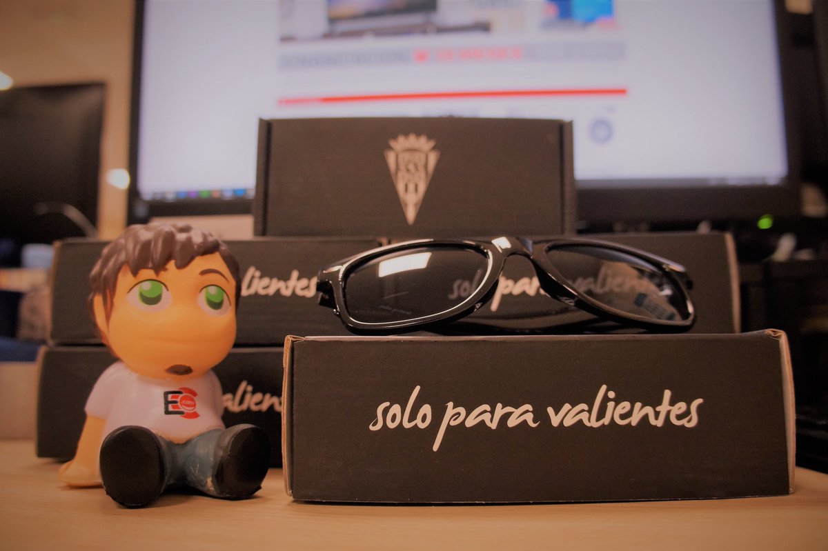 Electrocosto's tweet photo. ¡Leo está contentísimo con las nuevas gafas que le han llegado del @Cordobacfsad! 😎 

Como es tan generoso... ¡Quiere sortear 10 gafas durante este #FelizMartes! 😏

¡Empezamos con las dos primeras! 🕶️

Solo tenéis que... 👇

🔄 RT
👉 ¡Seguirnos! https://t.co/6Lm04StVOS