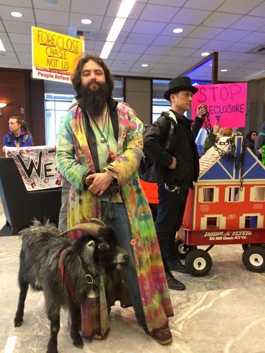 SalmonaKayak's tweet photo. @Oregonian Kind of like the time #IllegalForeclosure protestors occupied Chase bank with a goat. 🤣 https://t.co/eYweFg5W7p