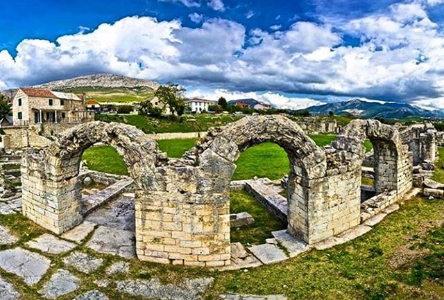 CroatiaTips's tweet photo. Most of you aren't informed but if you're staying in #Split than a #visit to #Salona in #Solin is really a #mustdo. Go with a bus No.1 (left at Gregorius of Nin as you leave the Peristil,  then second right by the post office) and travel for about 30 min… https://t.co/VeIkEJ8eNC https://t.co/7Zs2x4sEwz