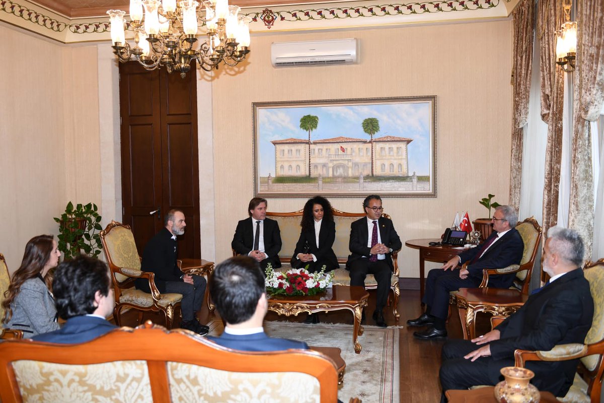 AntalyaValilik's tweet photo. Vali @munirkaraloglu, Yörük Sanayici ve İşadamları Derneği Başkanı Mustafa Aykut Ege ile yönetim kurulu üyelerini makamında kabul etti. https://t.co/FMtqfPOlki