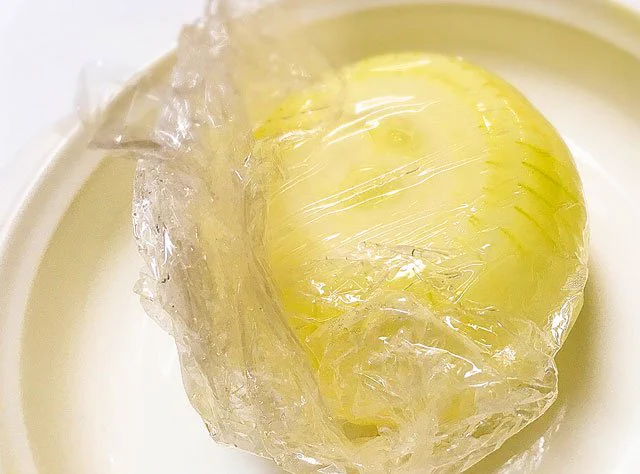 見た目からして絶対美味しい！！レンジだけで簡単オニオンスープ！！