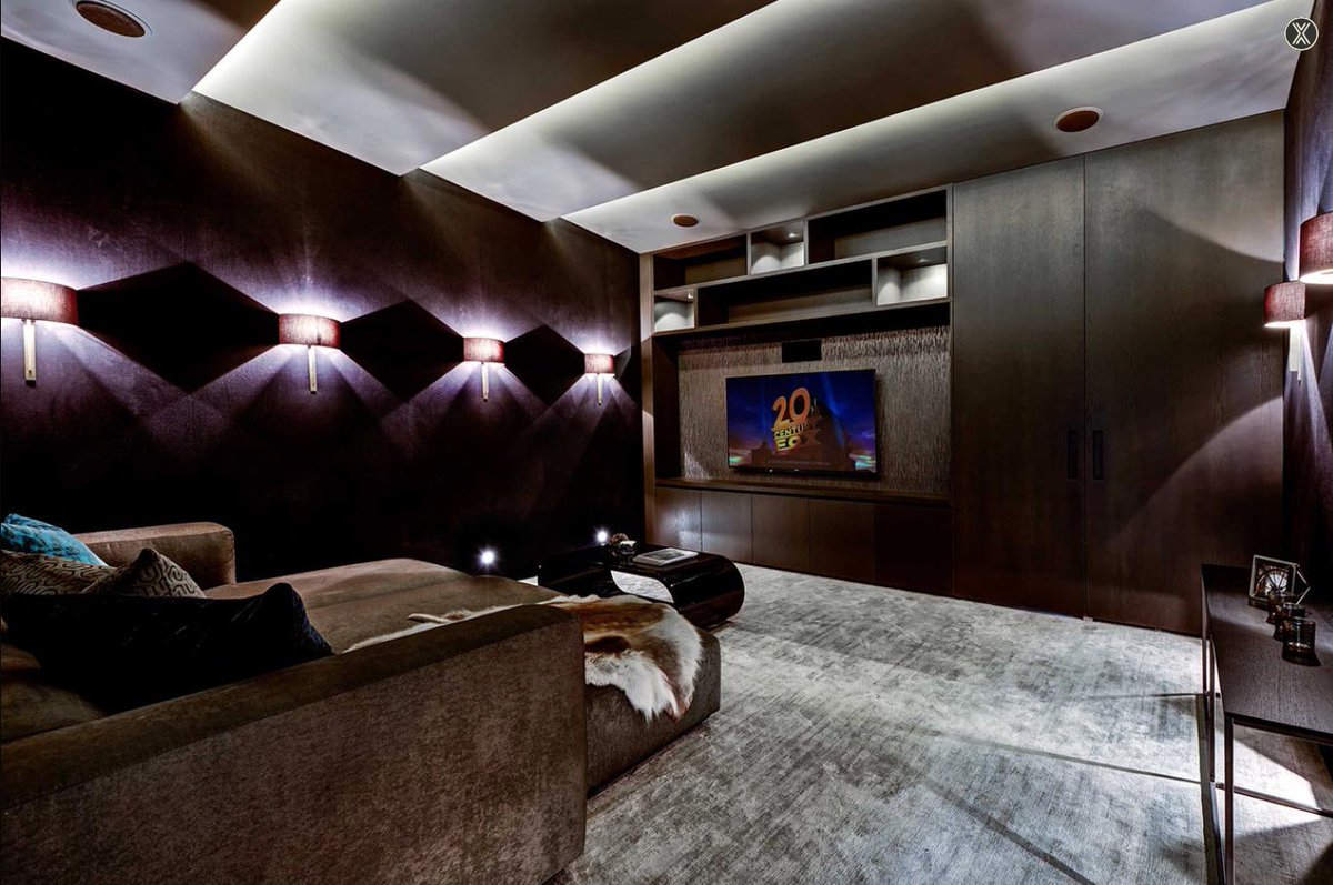 The #developed #GradeII Listed #Townhouse &amp; Mews House encompasses both #tradition &amp; #modernity.