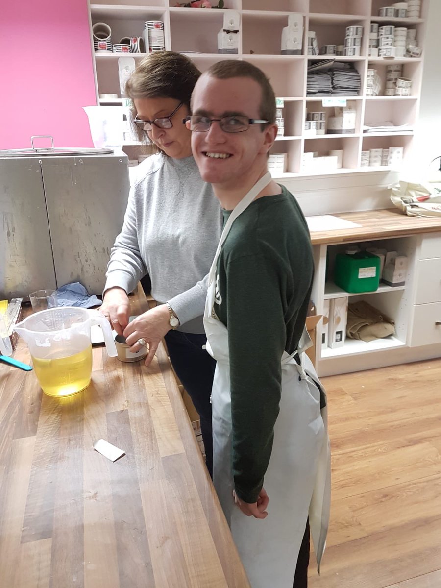 TheGoodSpaceNI's tweet photo. Busy bees making candles @SpaceNI15 #charitytuesday #SocEnt @SouthernHSCT https://t.co/jBCDQfHz8D
