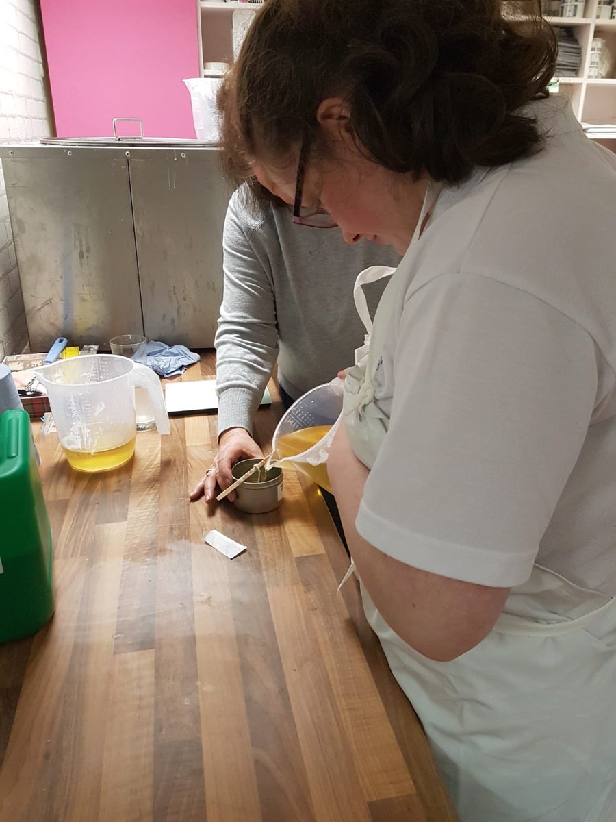 TheGoodSpaceNI's tweet photo. Busy bees making candles @SpaceNI15 #charitytuesday #SocEnt @SouthernHSCT https://t.co/jBCDQfHz8D