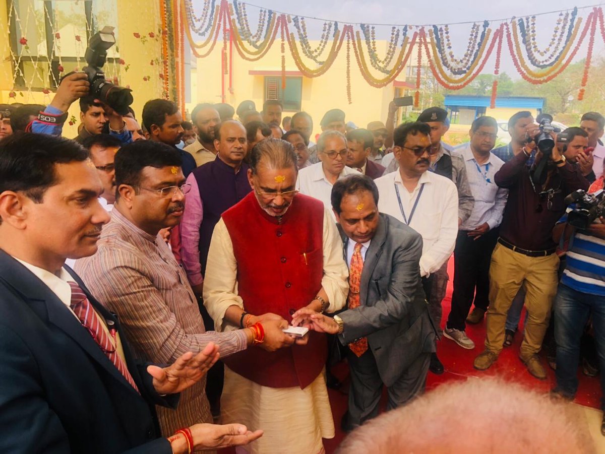 RadhamohanBJP's tweet photo. Inaugurated the Central Genomics and Quality Laboratory facility at ICAR - National Rice Research Institute (#NRRI) in Cuttack and addressed farmers at the #KisanMela with Shri @dpradhanbjp ji, Union Minister of Petroleum and Natural Gas. https://t.co/5Dsayss4ip