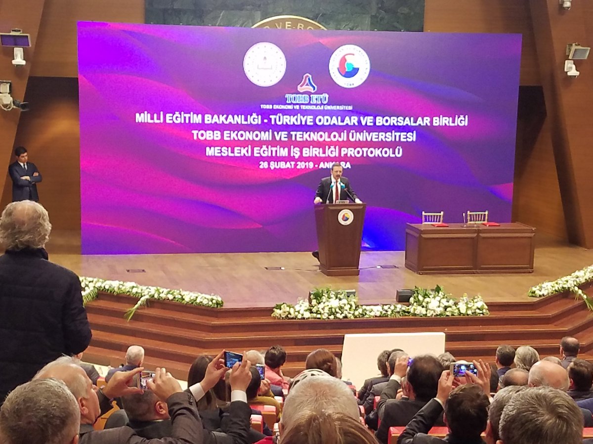 ipeknidya's tweet photo. #MeslekiEğitim İşbirliği Protokolü @TOBBiletisim @tcmeb @tobbetum arasında imzalandı. Yeni dinamik meseleki eğitim sistemi 81 ilde 81 meslek lisesi sektörün ihtiyacına cevap verecek. Mesleki eğitim mezunları ara eleman değil, aranan eleman olacak. https://t.co/qdd6htEBTz