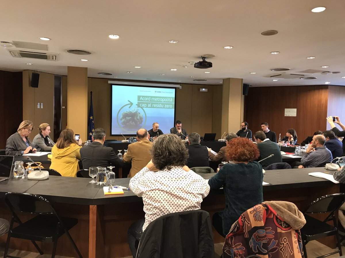 mediambientmdr's tweet photo. Som a la presentació de l’acord metropolità cap el residu zero. El futur immediat passa per la individualització de la recollida #residuminim #residuzero @AjMolinsdeRei https://t.co/x29TI6qhSU