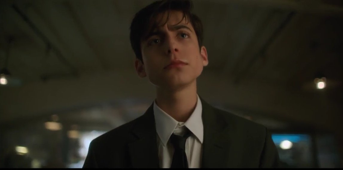 Пятый из академии амбрелла. Пятый академия амбрелла. Пятый харгвиз. Номер 5 эйдан галлахер академия. Диего харгривз академия амбрелла.