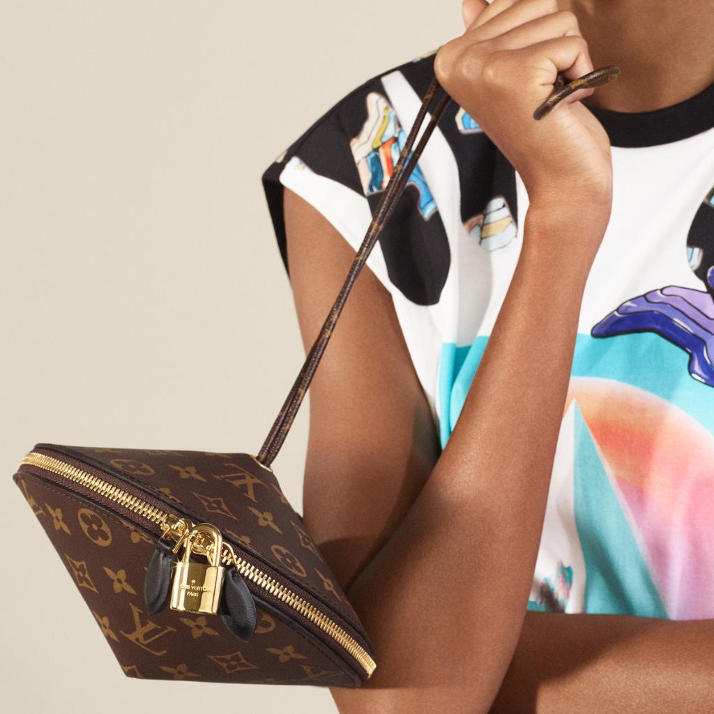 Louis Vuitton on X: Unexpectedly whimsical. The spinning top shape of the  #LouisVuitton Toupie bag is a playful surprise in the #LVSS19 Collection by  @TWNGhesquiere, now available in stores and online. See