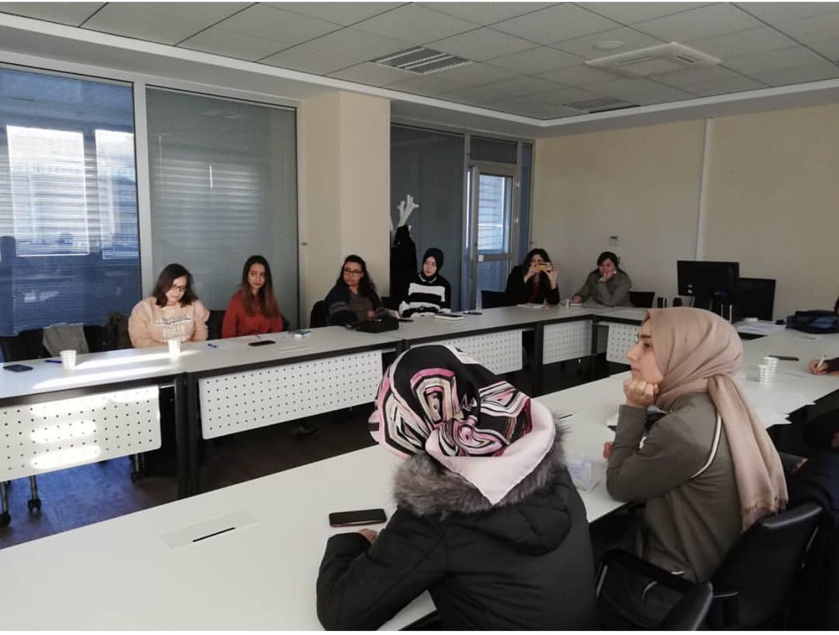 Sürekli Eğitim Merkezimiz ve İŞKUR işbirliği ile düzenlediğimiz 'İş Kulübü İle İş Hayatına Hazırlık' ' eğitimimiz Sultangazi İlhan Varank Yerleşkemizde başladı.