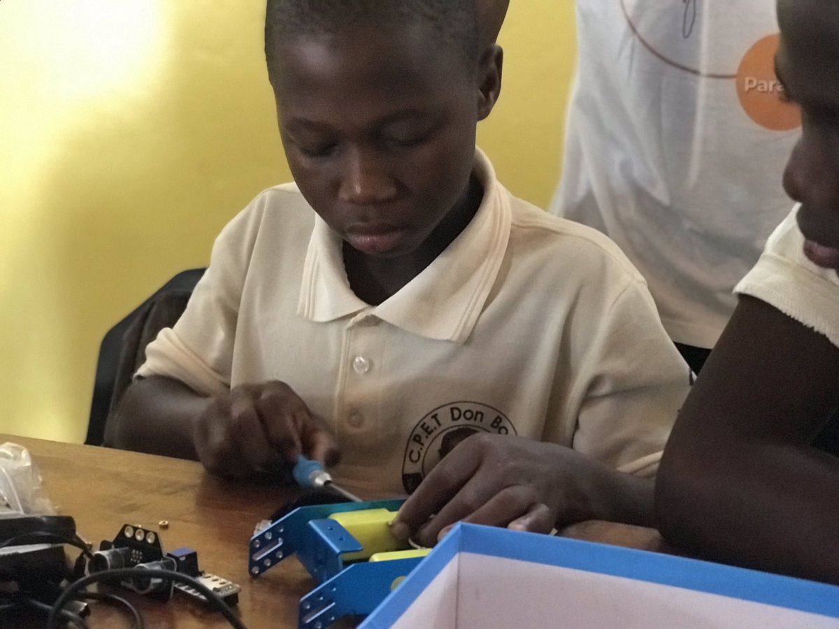 keoubougoupi's tweet image. Phase pratique de montage des robots #mBot @Makeblock avec les élèves des établissements de #Parakou : Don Bosco, Roger Lafia, Lycée Mathieu Bouké, CEG2 Zongo &amp;amp; Hibiscus.
#ImpalaEdTech #Tech4Kids #Robotics #EdTech #KeoubougouPi #DigitalLiteracy #BeninNumerique #sdg4 #sdg5 #wasexo