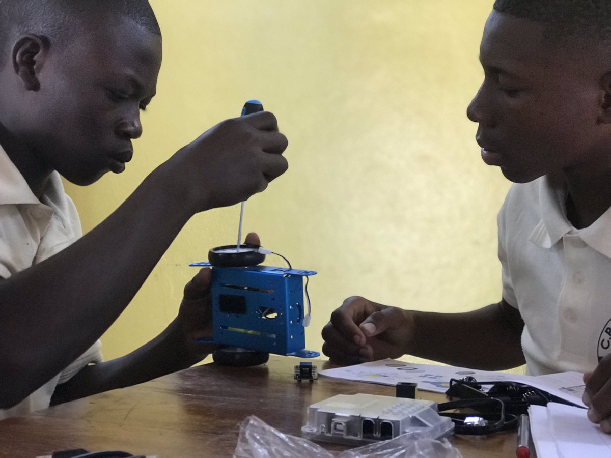 keoubougoupi's tweet image. Phase pratique de montage des robots #mBot @Makeblock avec les élèves des établissements de #Parakou : Don Bosco, Roger Lafia, Lycée Mathieu Bouké, CEG2 Zongo &amp;amp; Hibiscus.
#ImpalaEdTech #Tech4Kids #Robotics #EdTech #KeoubougouPi #DigitalLiteracy #BeninNumerique #sdg4 #sdg5 #wasexo