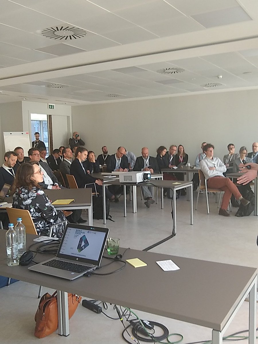 Our ESR Jan Konietzko opening our session on #electromobility in the #circulareconomy at the #WRF19. Happy to have raised so much interest