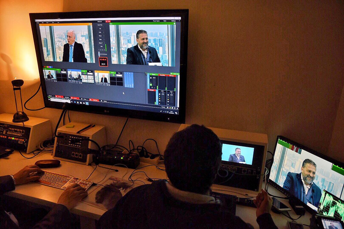 Miradas_TV's tweet photo. ¡Comenzamos a grabar el segundo programa de #MiradasViajerasTV! Nuestro primer invitado nos lleva a conocer todos los atractivos de #LaRioja, ¡un destino que tiene mucho que ofrecer durante los 365 días! Tenemos en nuestro plató a @jiceniceros, Presidente de la @lariojaorg. https://t.co/9B5HJsBuBz