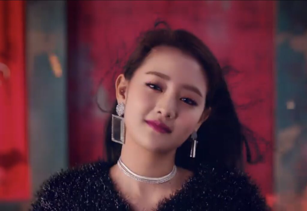 Senorita gidle ouft. G i dle senorita. джи айдл соен. соён g idle извинились. G i dle senorita.