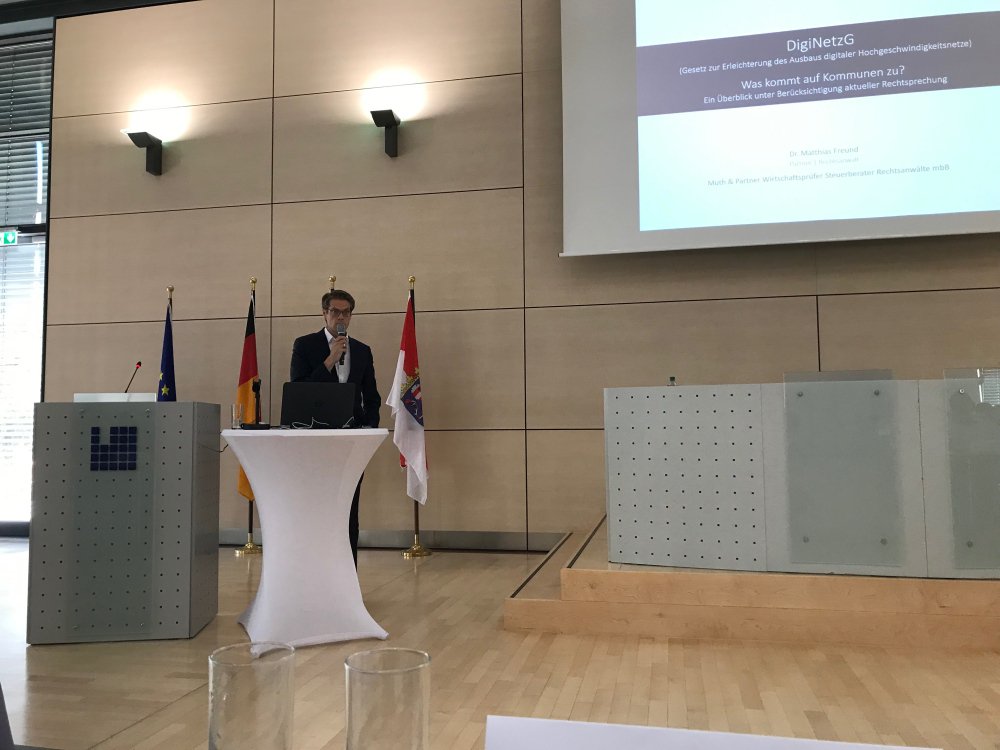 BBB_digi's tweet photo. Beim #BBB-Workshop erfuhren Vertreter aus #Darmstadt und Umgebung alles Wichtige zum #DigiNetzG. Städte und Gemeinden diskutierten Verhandlungsstrategien beim #Breitbandausbau.
#Hessen @zuhauseimladadi https://t.co/Day9CErdUA