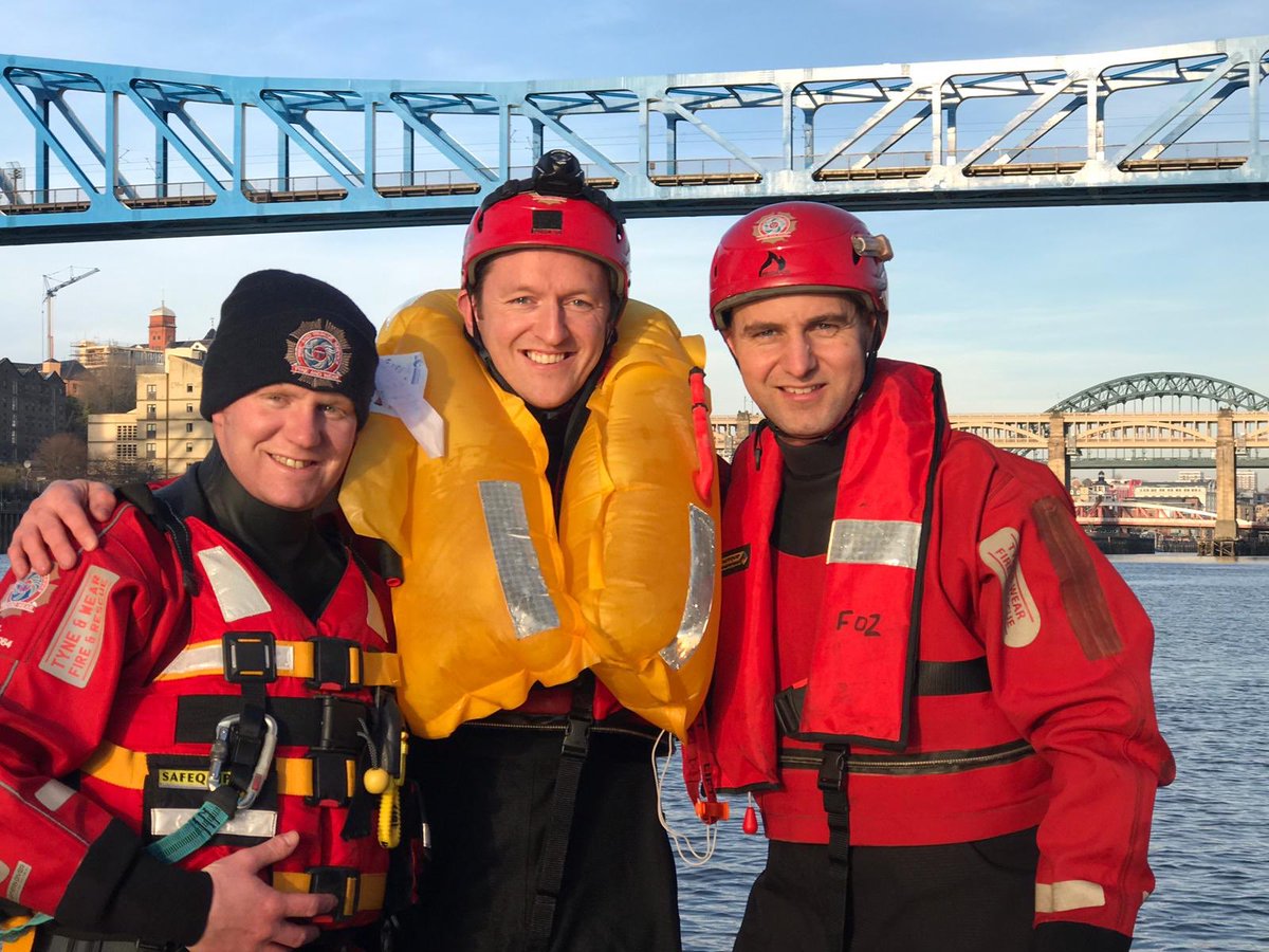 New trainee Ff Gardner #RedWatch had his first dip in the #RiverTyne and introduction to the 🔥🚤 #RespectTheWater #ResponseReady