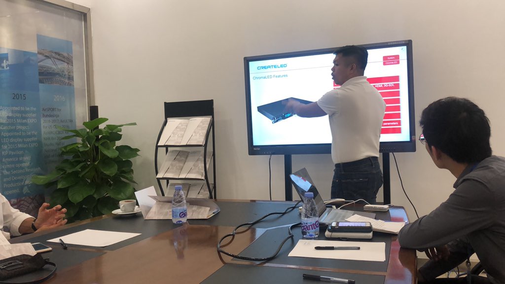 CreateLEDLucy's tweet image. How nice our meeting room is after the TV-46 1.6mm replaced the LCD wall! 💕