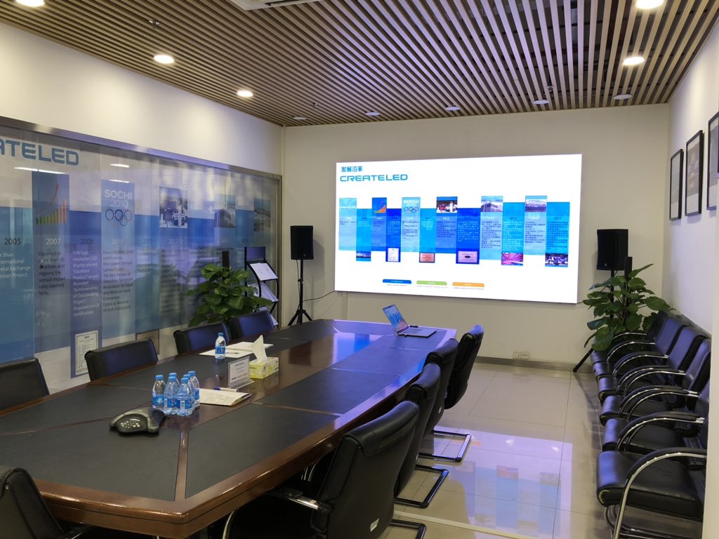 CreateLEDLucy's tweet image. How nice our meeting room is after the TV-46 1.6mm replaced the LCD wall! 💕